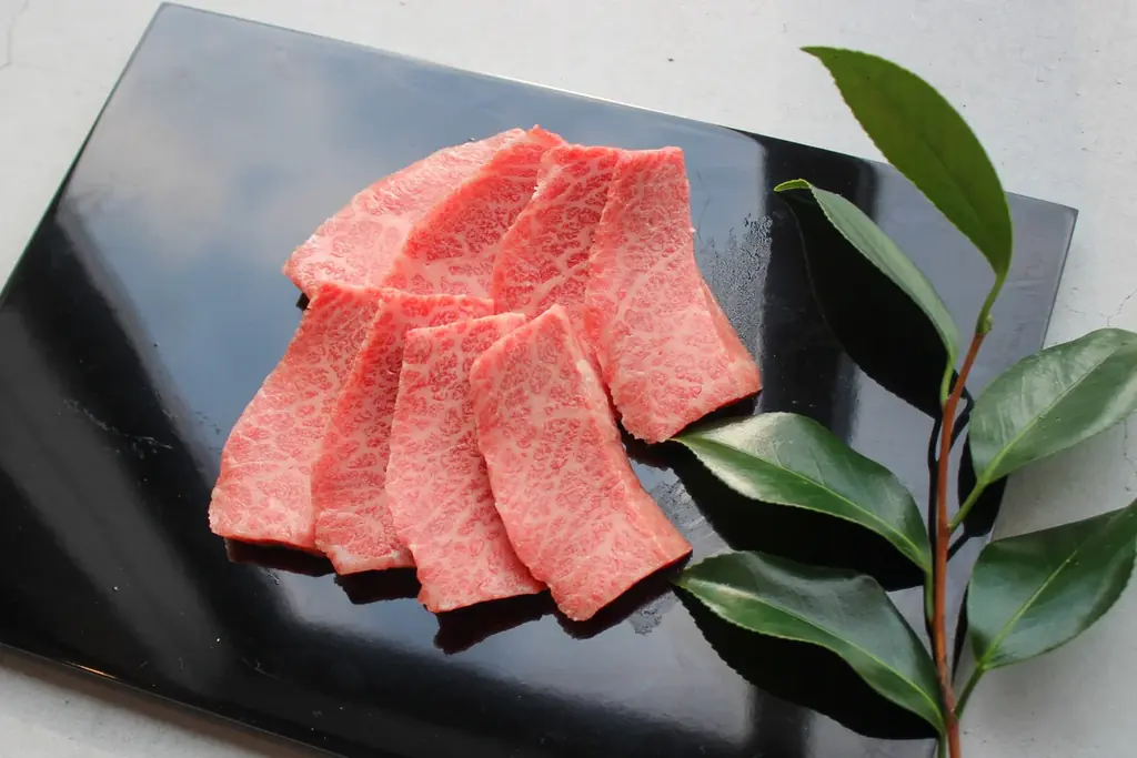 五島初・ファーム直営の精肉店「やまぐちファームのお肉屋さん」7月6日開業 画像 5