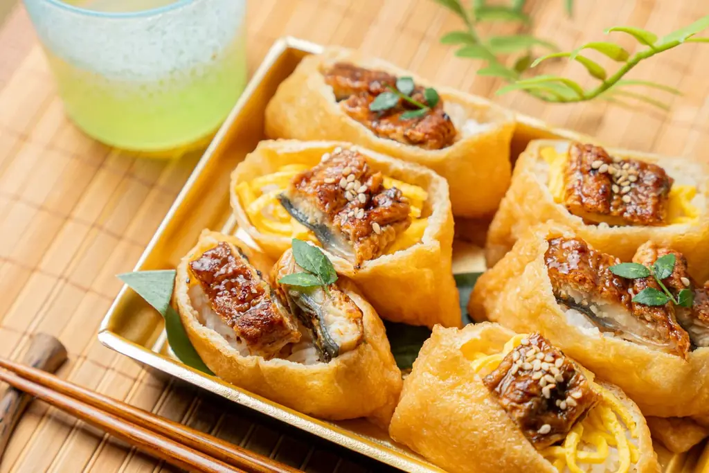 【風物詩を味わう、こよみの贈り物】季節の彩りがひとつずつ重なる、夏のはじまり。七夕の星と、土用の鰻を味わういなり寿司が綴る物語。 画像 4
