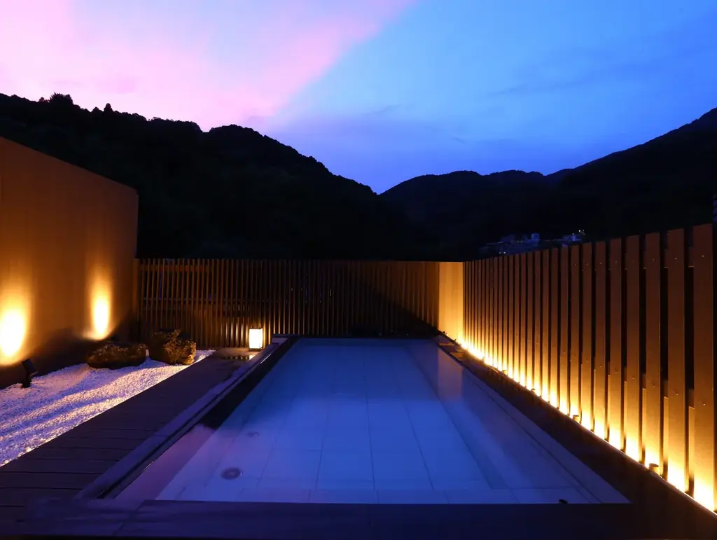 公式HP優待特典開始