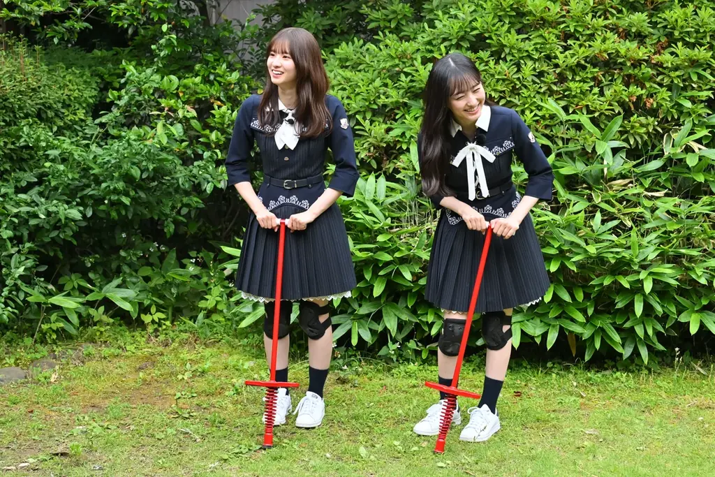 “レトロおもちゃ”に乃木坂46 一ノ瀬美空＆菅原咲月が大はしゃぎ！TBS系全国放送 7月13日（日）『先駆け！アーレーイーマー』乃木坂駅にポスターも登場！【北海道放送制作】 画像 3