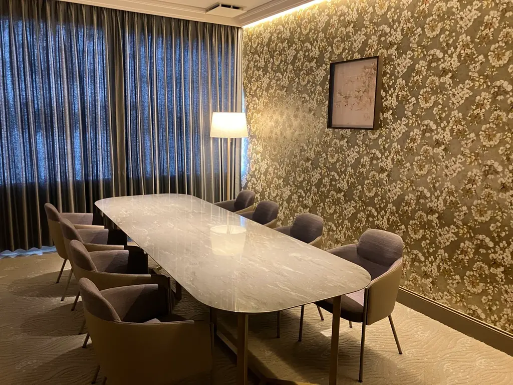 大阪・関西万博の会場内に出店する「ラウンジ＆ダイニング」完全個室でフレンチを提供する「レセプションルーム」 で神戸牛・国産牛肉のメイン料理付きビュッフェの提供を開始 画像 2