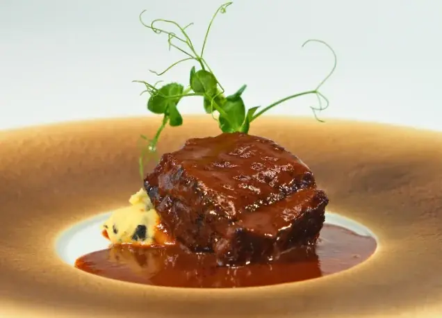 大阪・関西万博の会場内に出店する「ラウンジ＆ダイニング」完全個室でフレンチを提供する「レセプションルーム」 で神戸牛・国産牛肉のメイン料理付きビュッフェの提供を開始 画像 4