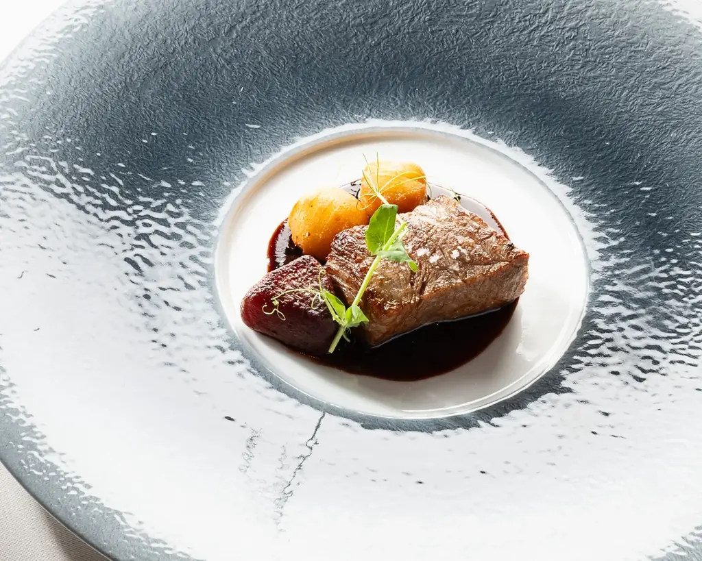 大阪・関西万博の会場内に出店する「ラウンジ＆ダイニング」完全個室でフレンチを提供する「レセプションルーム」 で神戸牛・国産牛肉のメイン料理付きビュッフェの提供を開始 画像 5