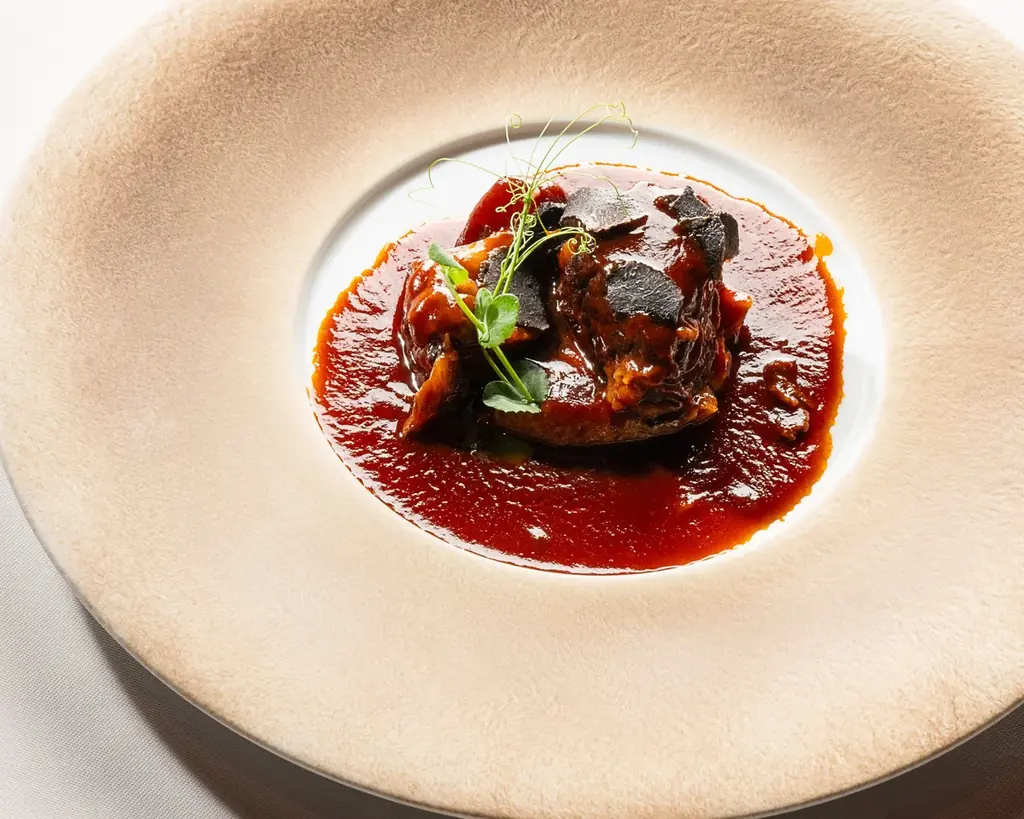 大阪・関西万博の会場内に出店する「ラウンジ＆ダイニング」完全個室でフレンチを提供する「レセプションルーム」 で神戸牛・国産牛肉のメイン料理付きビュッフェの提供を開始 画像 6