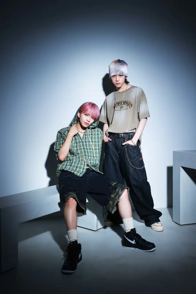 LDH所属のメンズグループ『LIL LEAGUE』がSPINNSのビジュアルに初登場！浴衣を遊び心満載に着こなしたコンセプトビジュアルや、夏のストリートスタイルを提案。 画像 11