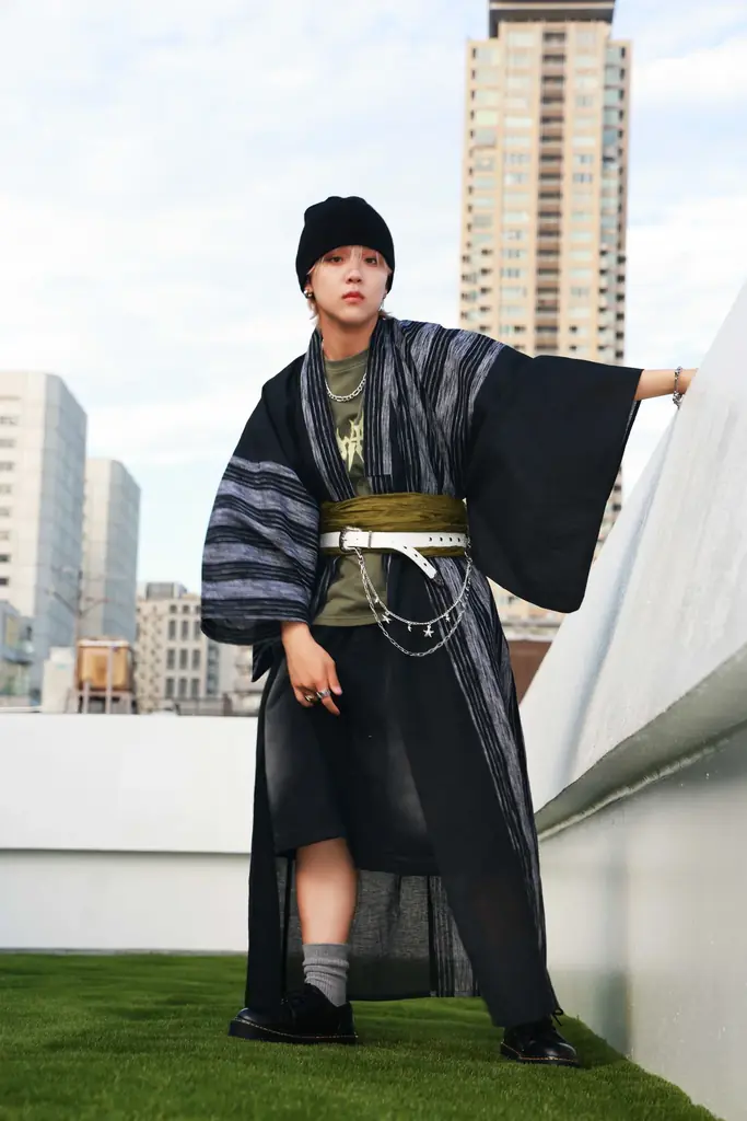 LDH所属のメンズグループ『LIL LEAGUE』がSPINNSのビジュアルに初登場！浴衣を遊び心満載に着こなしたコンセプトビジュアルや、夏のストリートスタイルを提案。 画像 7