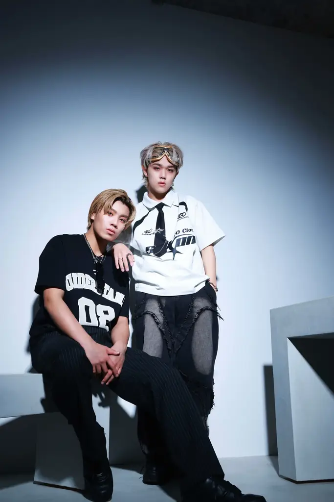 LDH所属のメンズグループ『LIL LEAGUE』がSPINNSのビジュアルに初登場！浴衣を遊び心満載に着こなしたコンセプトビジュアルや、夏のストリートスタイルを提案。 画像 9