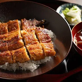 大阪発のうなぎ料理専門店が関東初進出！　“蒸さない”関西風で好評　東京・中目黒に「地焼鰻 寝床」 画像 10