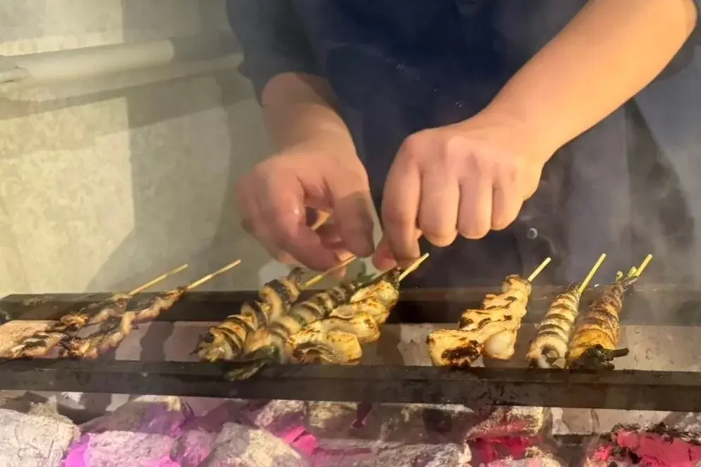 大阪発のうなぎ料理専門店が関東初進出! “蒸さない”関西風で好評 東京・中目黒に「地焼鰻 寝床」 画像 2