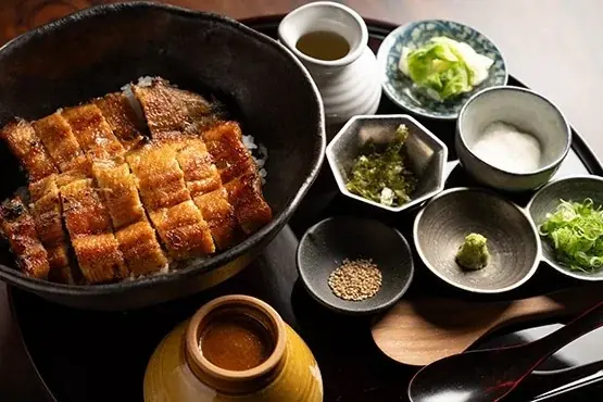 大阪発のうなぎ料理専門店が関東初進出! “蒸さない”関西風で好評 東京・中目黒に「地焼鰻 寝床」 画像 4