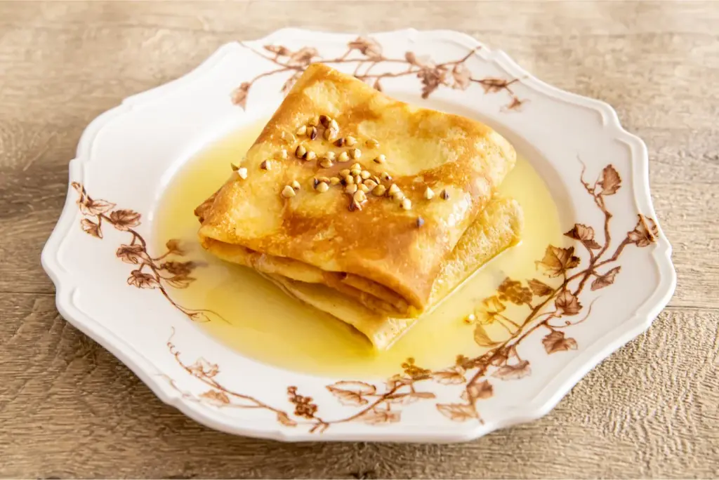 旬をまるごと、とろける白桃のミルクレープ。― 新作シュガーバタークレープも登場！夏の新作クレープ2選！神戸・元町「CREPE & GALETTE TOOTH TOOTH」にて7月10日（木）より。 画像 4