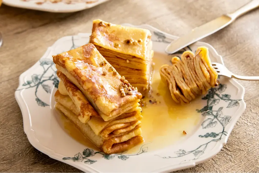 旬をまるごと、とろける白桃のミルクレープ。― 新作シュガーバタークレープも登場！夏の新作クレープ2選！神戸・元町「CREPE & GALETTE TOOTH TOOTH」にて7月10日（木）より。 画像 5