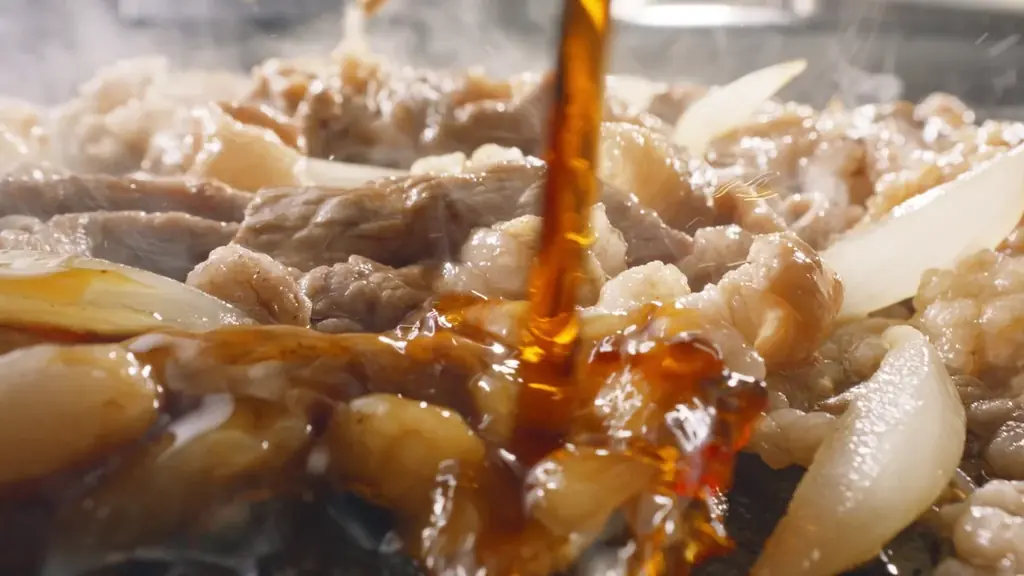 〈暑い夏には、丸亀製麺の鬼おろし！ 〉 これを食べなゃきゃ夏じゃない！夏の一番人気※1『鬼おろし肉ぶっかけうどん』 を至福の表情ですする上戸 彩さんに注目！ 画像 5