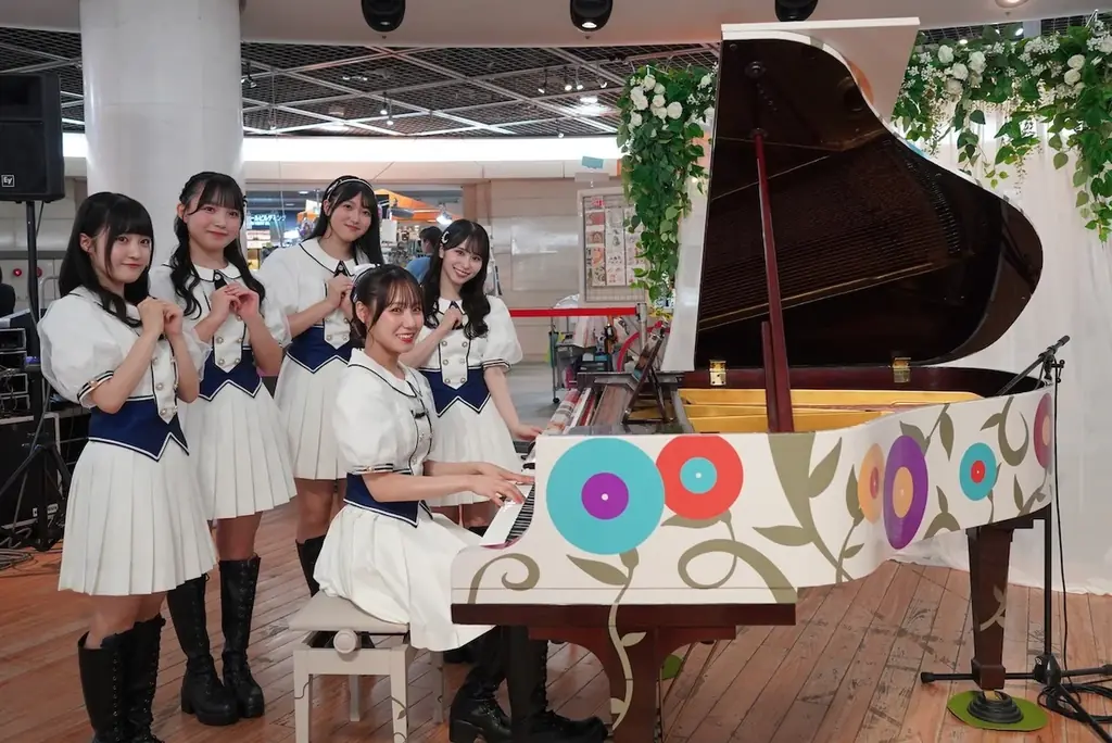 被爆80周年記念事業 紙屋町まちかどピアノ ラッピングリニューアル記念コンサート STU48紙屋町ピアノで平和の音色を紡ぐ 画像 1