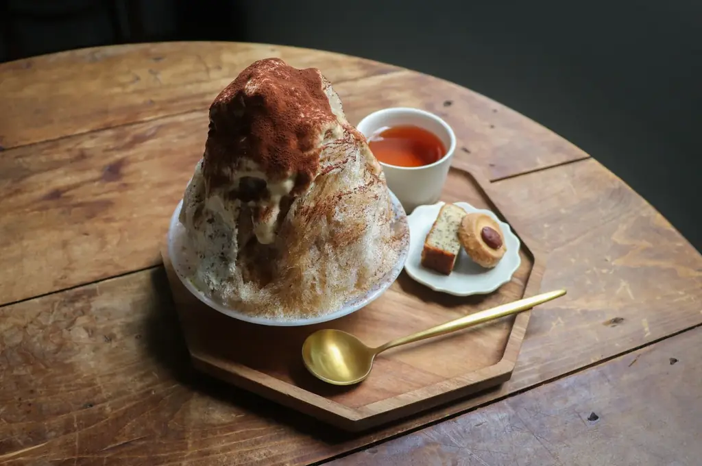 町田こがさかベイク「パティシエのかき氷」今年も始まります!柔らかな甘味のマスカルポーネクリームと香り豊かなコーヒーで作る「ティラミス×武相ブレンド」や和紅茶とフルーツで作るこだわりのかき氷。 画像 2