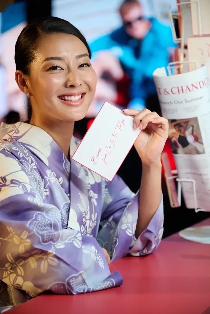 板谷由夏さん、すみれさん、一ノ瀬颯さんが浴衣姿で登場！氷を浮かべる「LA PISCINE ラ・ピシーヌ」スタイルのモエ・エ・シャンドン アイス アンぺリアルでフレンチシックに愉しむ夏のイベント 画像 3