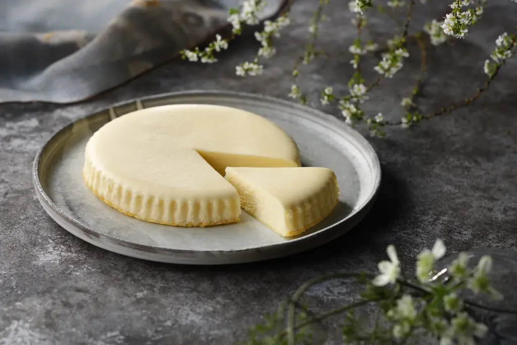 【チーズガーデン】2025年2月に販売しご好評いただいたチーズケーキが再登場　夏にもぴったりな軽やかな食べ心地『御用邸ホワイトチーズケーキ』 画像 1