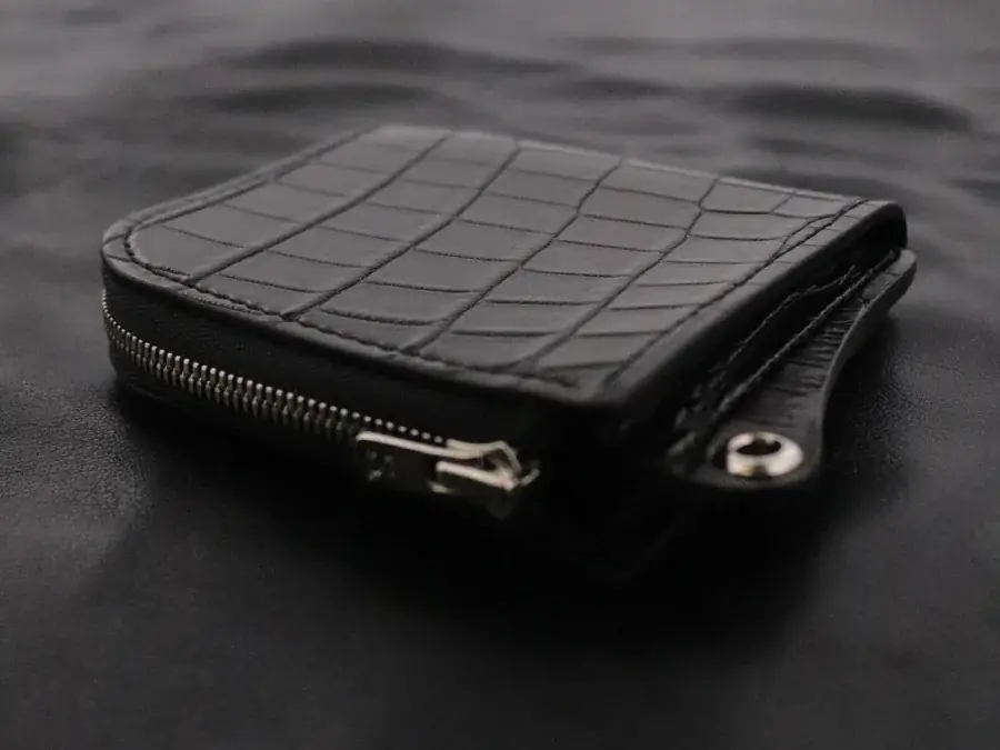 2025年7月12日発売 WILDSWANS別注L型ジップ財布『ALARD』の魅力