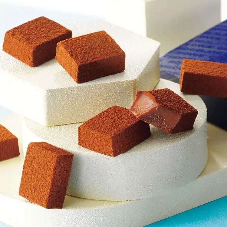 【ロイズ】生チョコ30周年！人気No.1[オーレ]の記念パッケージ、夏限定[ピニャコラーダ]＆新味[キャラメルミルク]を7月9日に発売。 画像 2