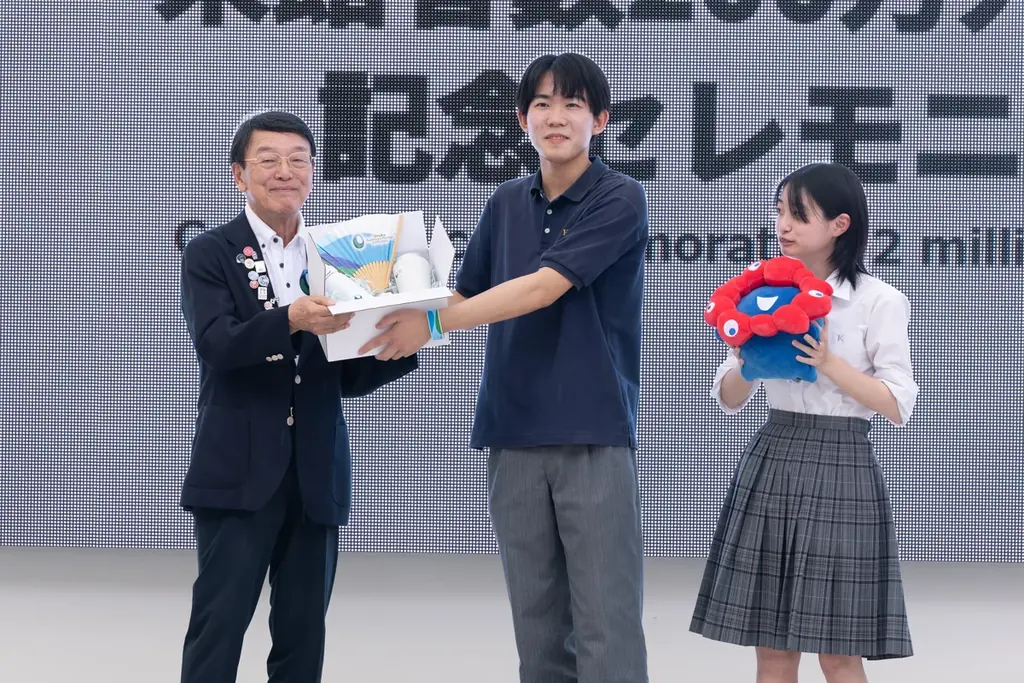7月8日 大阪ヘルスケアパビリオン来館者200万人突破記念セレモニー開催