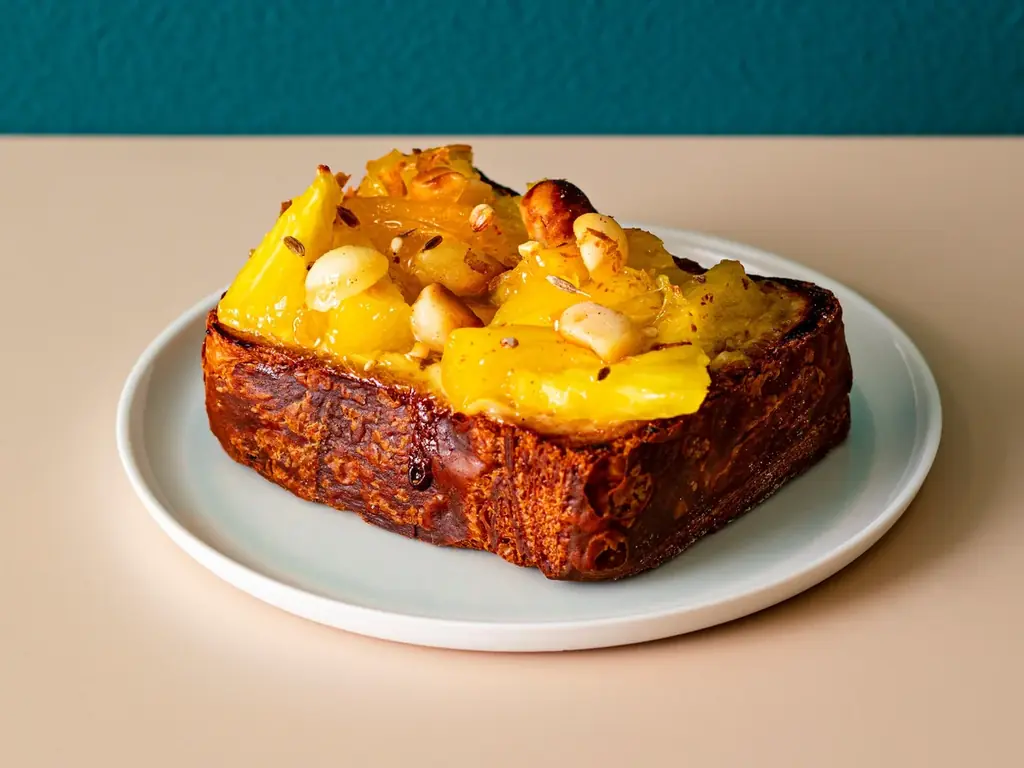 JR東京駅「グランスタ」桃・マンゴー・パイナップルなど夏の果実がごろごろ入った贅沢スイーツやパンが勢ぞろい！「マナツのフルーツ。」フェア初開催！ 画像 18