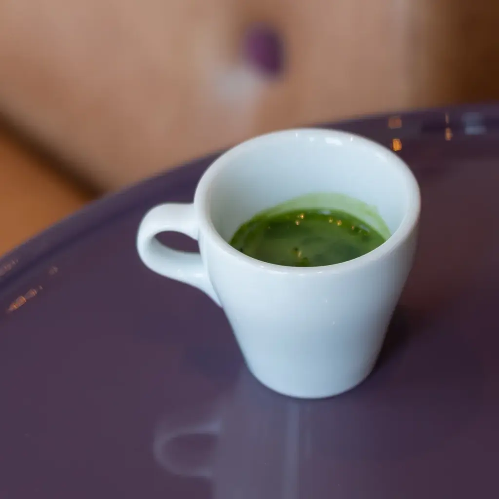 仁和寺 葉隠堂 × tsumugi cafe 初コラボ!- ひとくちで和の余韻、夏の茶時間 – 京都の伝統茶粉を使用した限定ラテ 画像 4