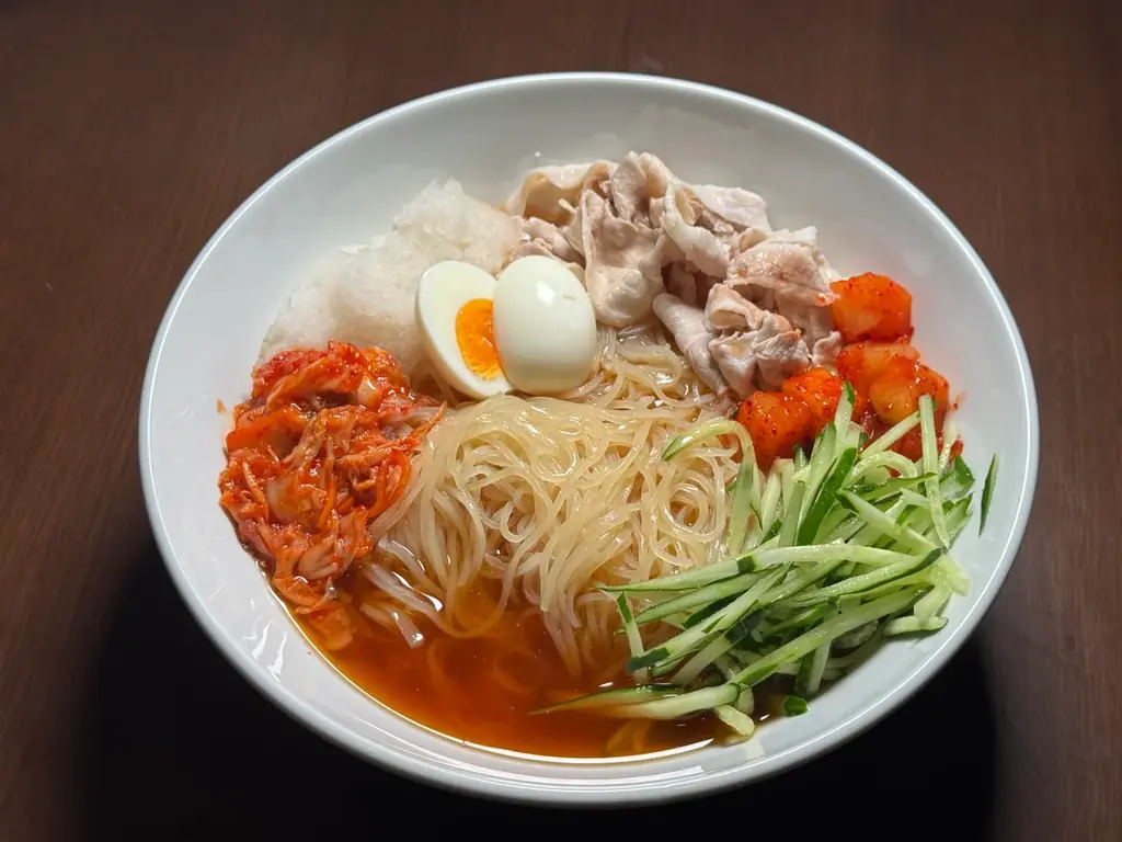 【重量4kg超！】大食いタレント三宅智子さん＆ザアザア亞んさんがトッピングマシマシ大盛り冷麺に挑戦！東京冷麺の超大盛メニューに挑んだ衝撃の記録がYouTubeで公開 画像 4