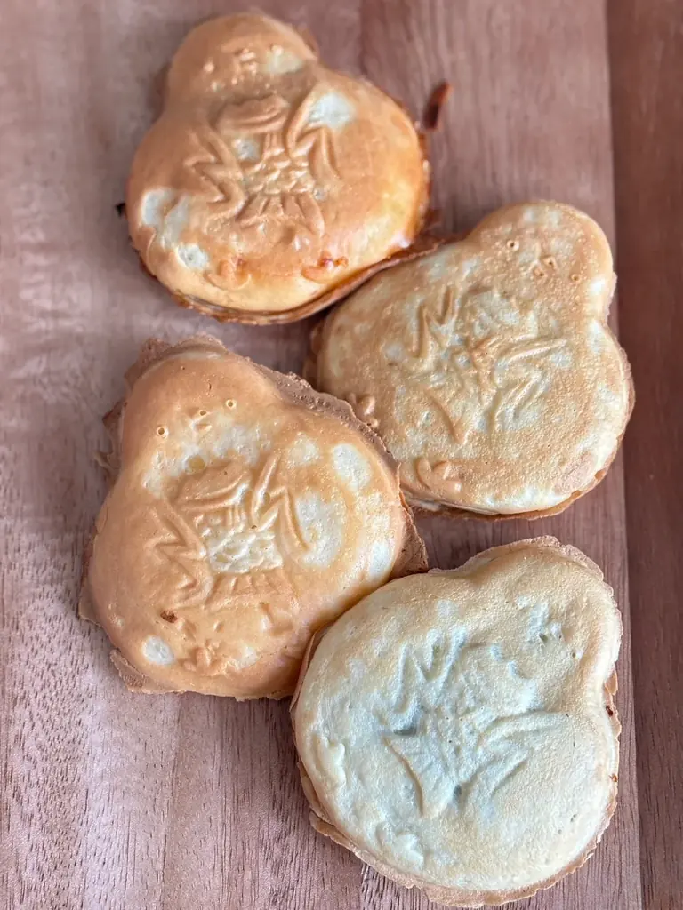 『米粉たい焼き　えなが屋』がシマエナガの形をした【えなが焼き】を始めました！ 画像 4