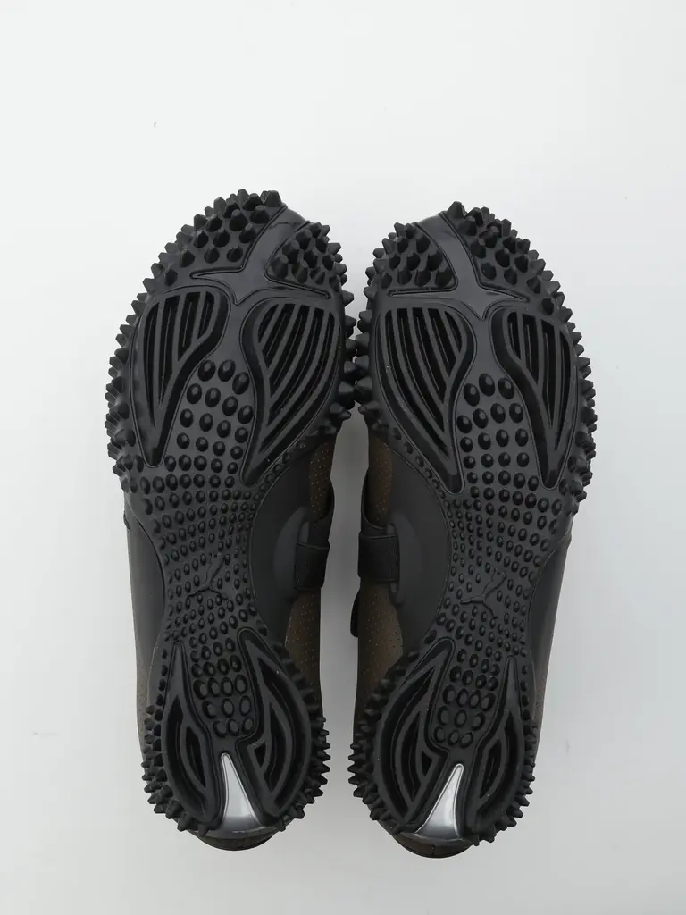 【emmi×PUMA】プーマの名作「Mostro Perf」がブラウン×ブルーの洗練されたemmi別注カラーで登場！＜7月10日(木)オンライン先行予約開始＞ 画像 8