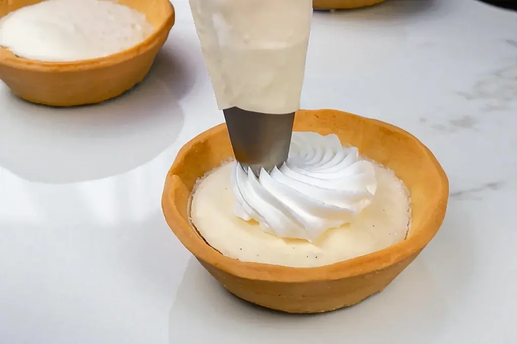 【ケーキ屋社長の本気の新作】サクサクなのに“ふわとろ”！夏季限定「桃のアイスタルト」7/12新発売！ 画像 16