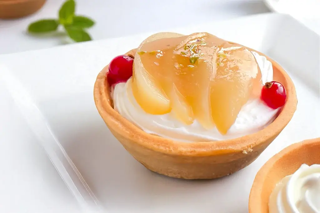 【ケーキ屋社長の本気の新作】サクサクなのに“ふわとろ”！夏季限定「桃のアイスタルト」7/12新発売！ 画像 17