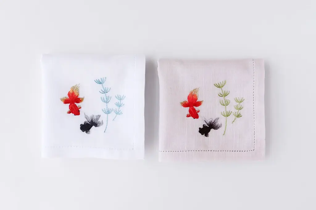 夏のご挨拶や帰省の手土産に、夏の情緒をそっと包む。「花火」と「金魚」をモチーフにした新作ハンカチーフが登場! 画像 5