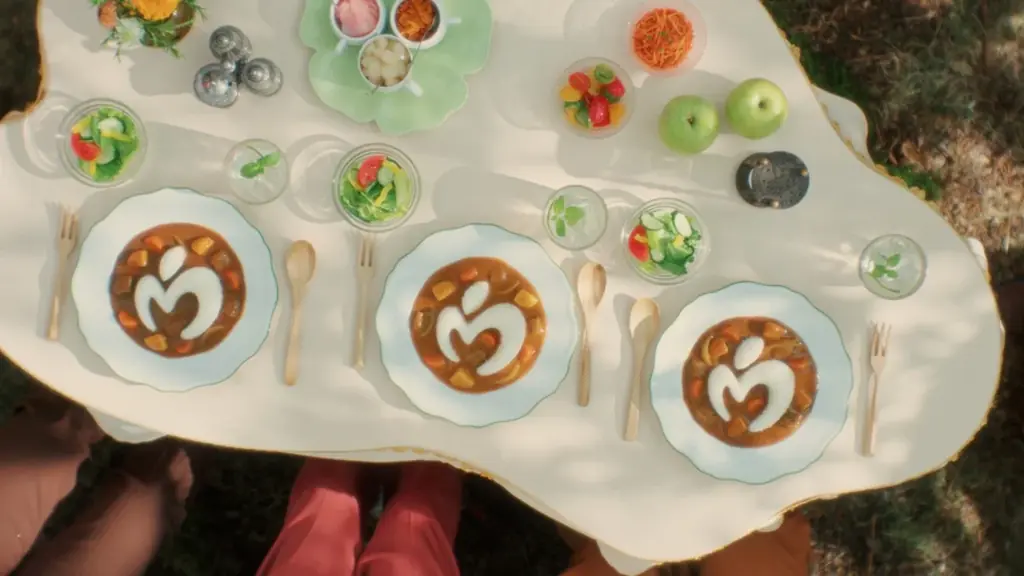 ミセスロゴのスペシャルカレーが登場！ハウス食品×Mrs. GREEN APPLE 新TVCM　ハウスカレー「不思議なカレーパーティー」夏篇・秋篇 公開 画像 3