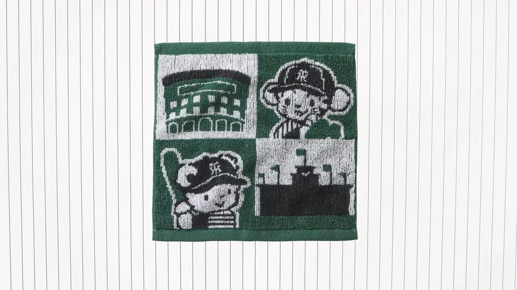 阪神タイガース×familiar 阪神甲子園球場で野球をする「ファミちゃん」と「トラッキー」がデザインされたデニムバッグやパスケースなど計6種が登場 画像 6