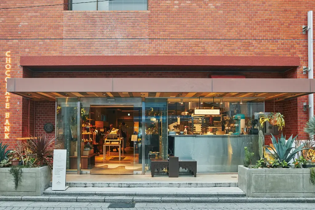 2025年バンクの”夏のアムール” は【POOL】がコンセプト。水際で映えるHurleyとのコラボTシャツや毎日新たな味わいに出会える30種もの日替わりスイーツが勢揃い！ 画像 7