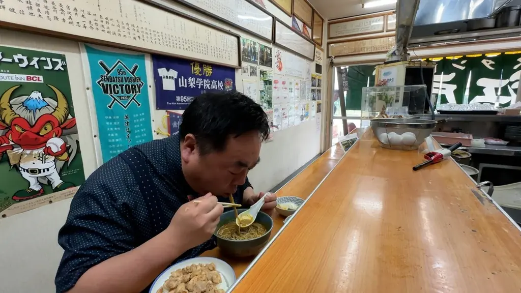 【BS日テレ】「ドランク塚地のふらっと立ち食いそば」番組初の山梨県へ!甲府で出会ったかけそばは一杯220円!お客さんに感謝の気持ちを持ち続ける店主!一から手作りするカレー南ばんをドランク塚地も絶賛! 画像 4