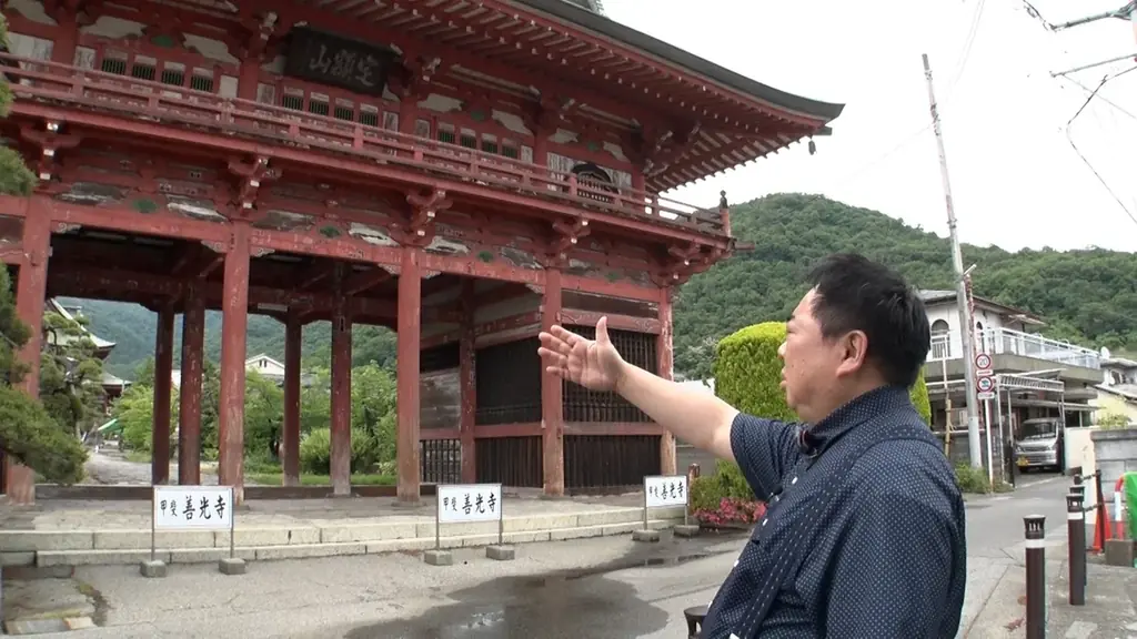 【BS日テレ】「ドランク塚地のふらっと立ち食いそば」番組初の山梨県へ!甲府で出会ったかけそばは一杯220円!お客さんに感謝の気持ちを持ち続ける店主!一から手作りするカレー南ばんをドランク塚地も絶賛! 画像 5