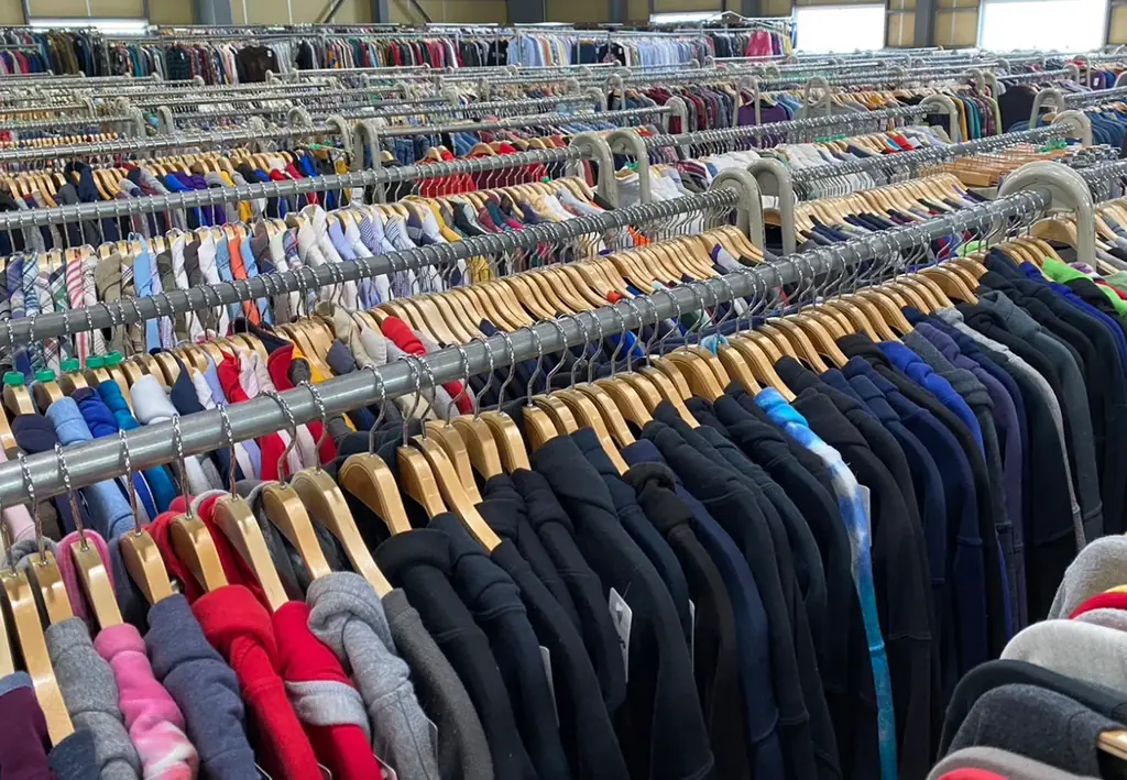 関東の古着小売の最前線『古着屋3peace』と関西の古着卸の最前線『古着卸CLASS1』のパートナー契約が実現‼株式会社3peaceと株式会社RESTAの業務提携締結を発表いたします。 画像 3