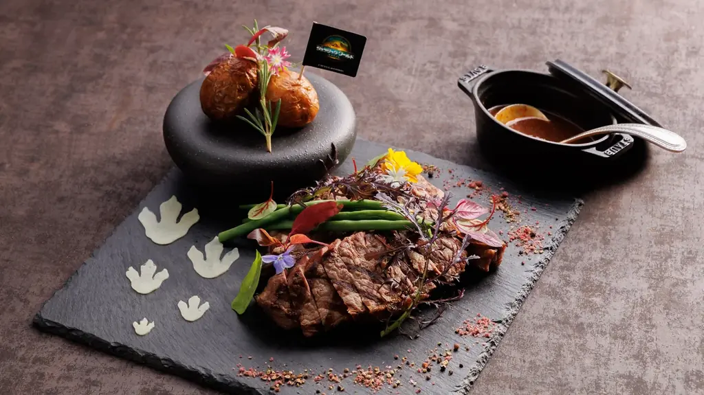 【西武・プリンスホテルズワールドワイド】映画『ジュラシック・ワールド／復活の大地』とコラボレーション企画を実施 コラボレーションフード・スイーツの提供や恐竜の氷彫刻イベントを開催 画像 9