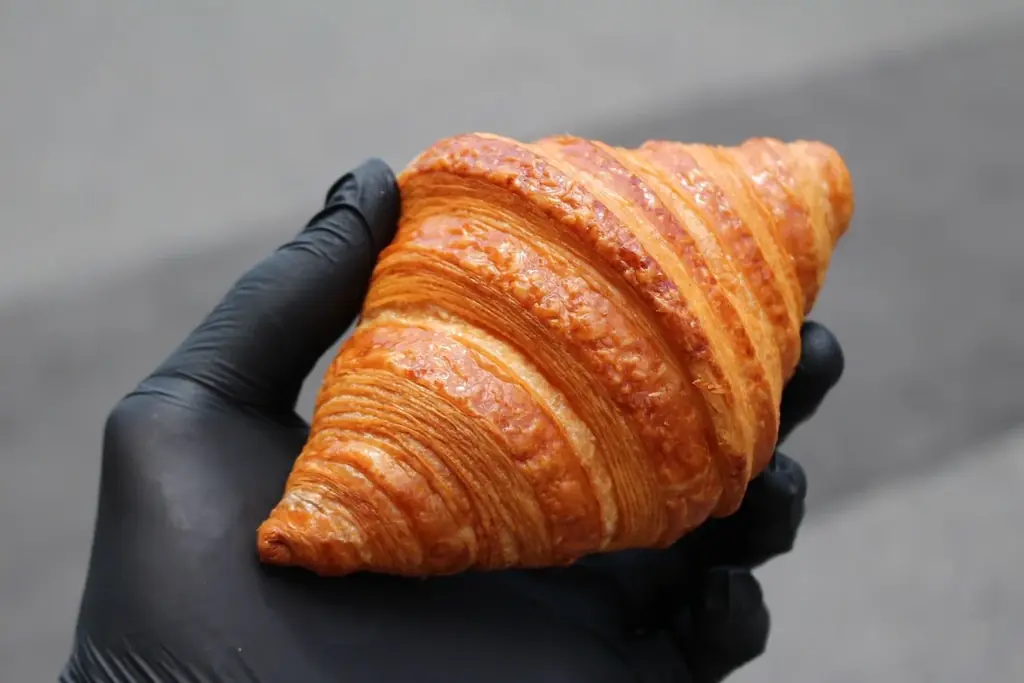 広島・吉島町にクロワッサン専門店オープン。SNSで話題のパティシエあめくんが手がける本格発酵バターの味を全国へ。 画像 2