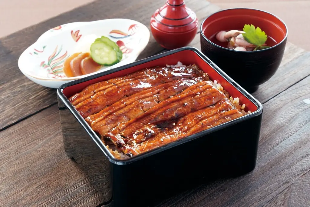 【明治記念館】“暑い夏を乗り切るのにぴったりな鰻のメニューをご用意！”　日本食レストラン「羽衣」の職人が一尾ずつ丁寧に捌いた国産鰻の逸品を店内やテイクアウトでお愉しみ頂けます 画像 2