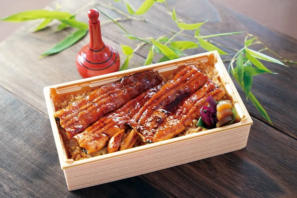 【明治記念館】“暑い夏を乗り切るのにぴったりな鰻のメニューをご用意！”　日本食レストラン「羽衣」の職人が一尾ずつ丁寧に捌いた国産鰻の逸品を店内やテイクアウトでお愉しみ頂けます 画像 3