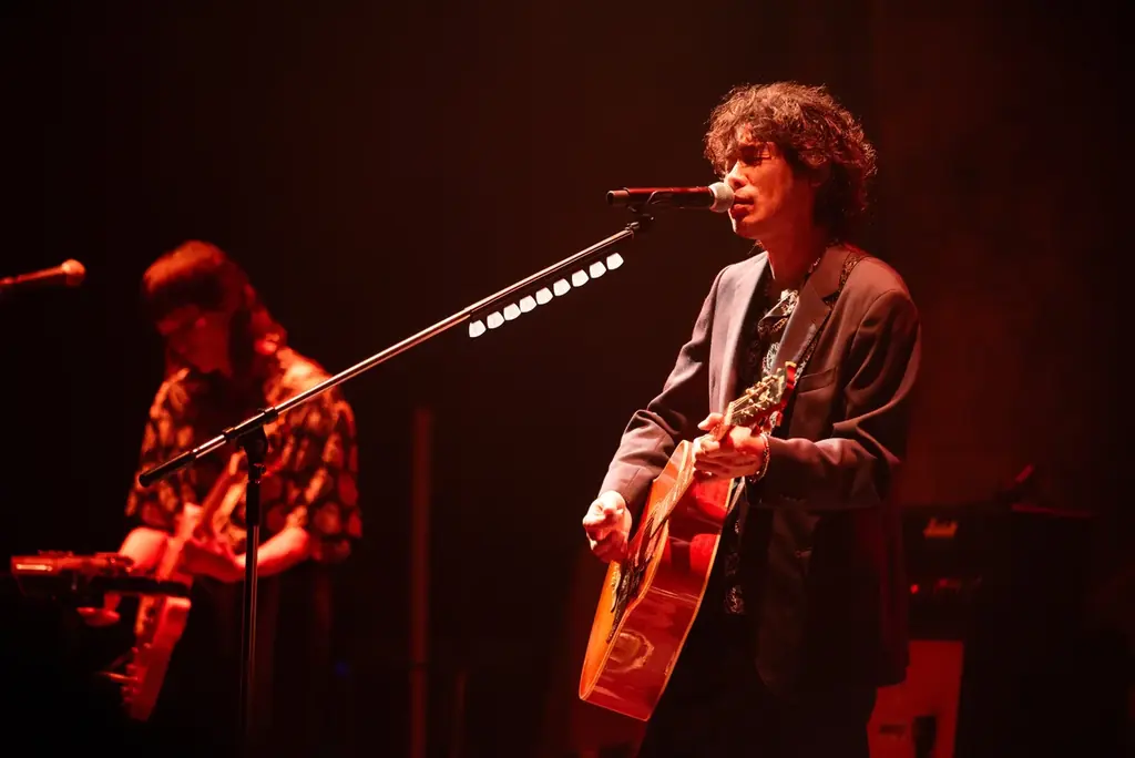 <斉藤和義>自身初の試みとなる“ダブルセットリスト”ツアーからツアー終盤の神奈川・相模女子大学グリーンホール2DAYS公演をWOWOWで10月に連続放送・配信! 画像 3