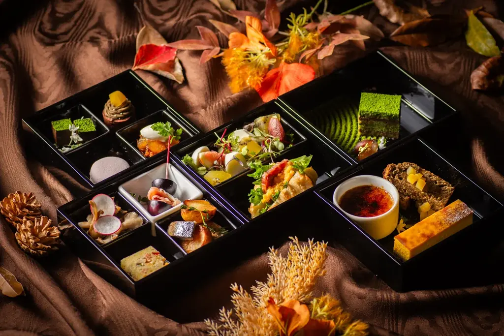【京都アフタヌーンティー】五段重に広がる京の美食　秋の食材を五感で愉しむメニューが新登場 画像 1