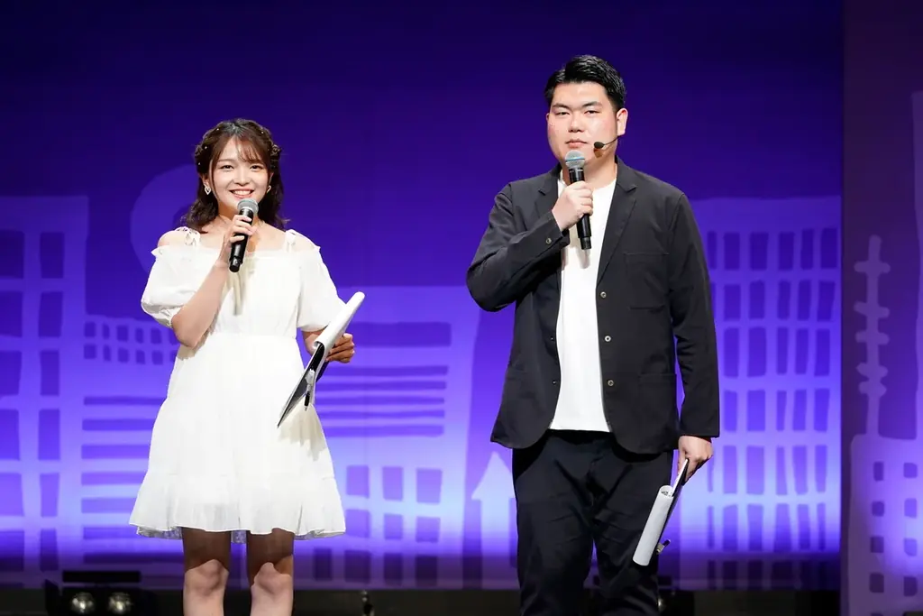 エバース町田のそっくりさん登場&ダウ90000蓮見がギャグを全力披露! さらに、IS:SUEの新曲初披露も。J-WAVE『GURU GURU!』初の番組イベントを開催【オフィシャルレポート】 画像 2