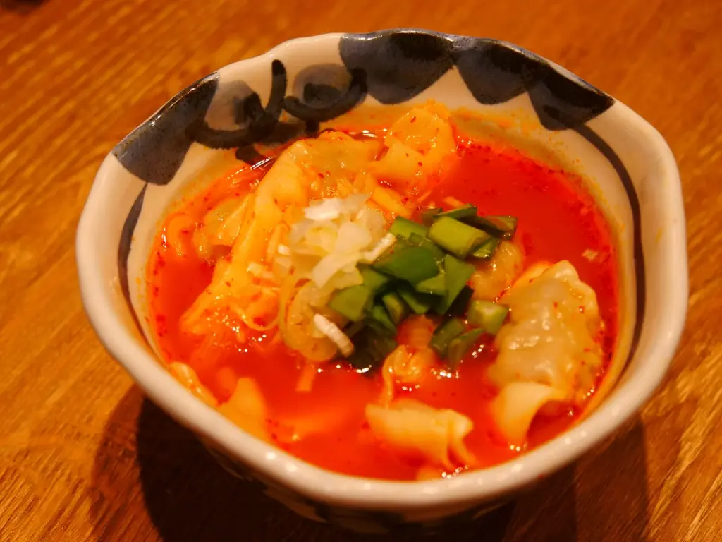 肉汁餃子のダンダダン 下北沢店にて『激辛スープワンタン』期間限定発売 画像 1