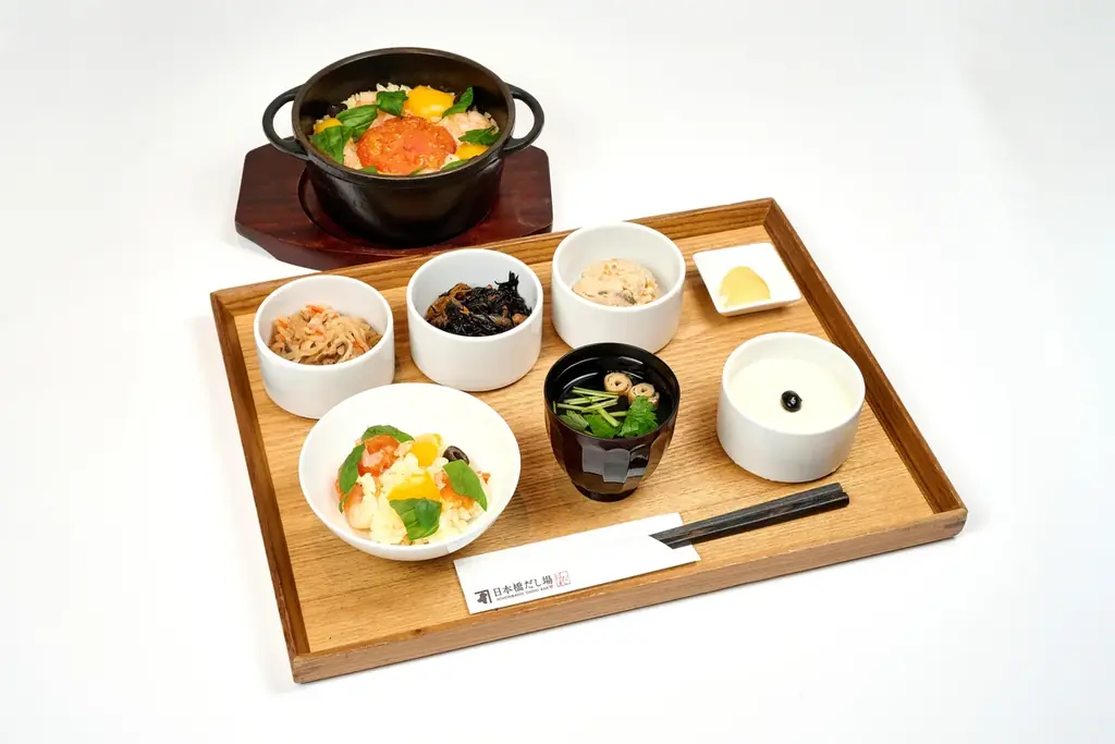 アートと食の融合！「クリムト・アライブ 東京展」コラボメニュー　「黄金のかつお節だし」「黄金サフランライス御膳」 　「日本橋だし場 本店」「日本橋だし場 はなれ」にて期間限定販売 画像 3