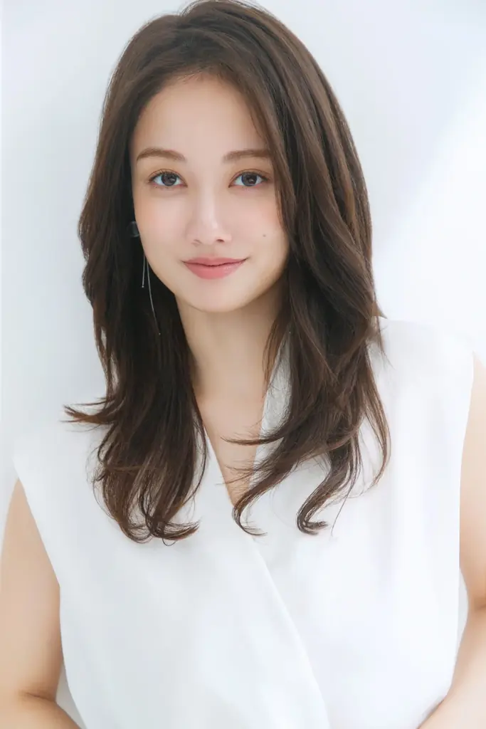 人気タレント・谷 まりあ さんが、“9つ星ホテル”「ホテルニューオータニ」でウエディングドレス姿を披露!「Hotel Wedding 首都圏版 No.58」7/15(火)発売 画像 6