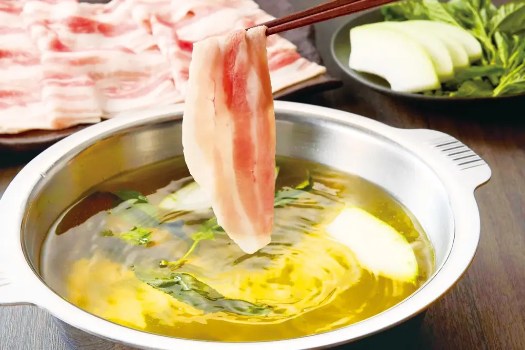 【しゃぶしゃぶ温野菜】夏限定の食べ放題メニューが10%OFF!極み“とろろお”で楽しむ『夏野菜と厳選五種の旨みだし 山形恵み豚しゃぶ』 画像 2
