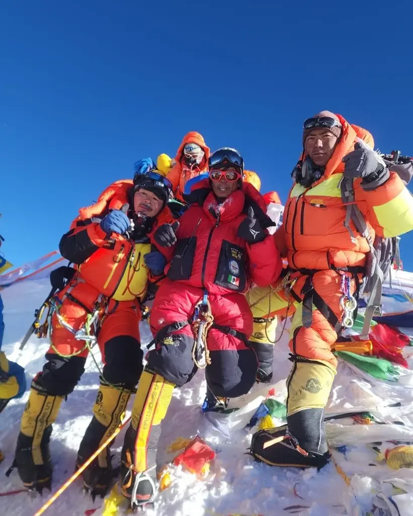 TCB中園医師が”久留米市民初のエベレスト登頂成功”を橋本副市長へご報告。久留米市の子ども達にチャレンジの精神を伝えてまいります。 画像 12